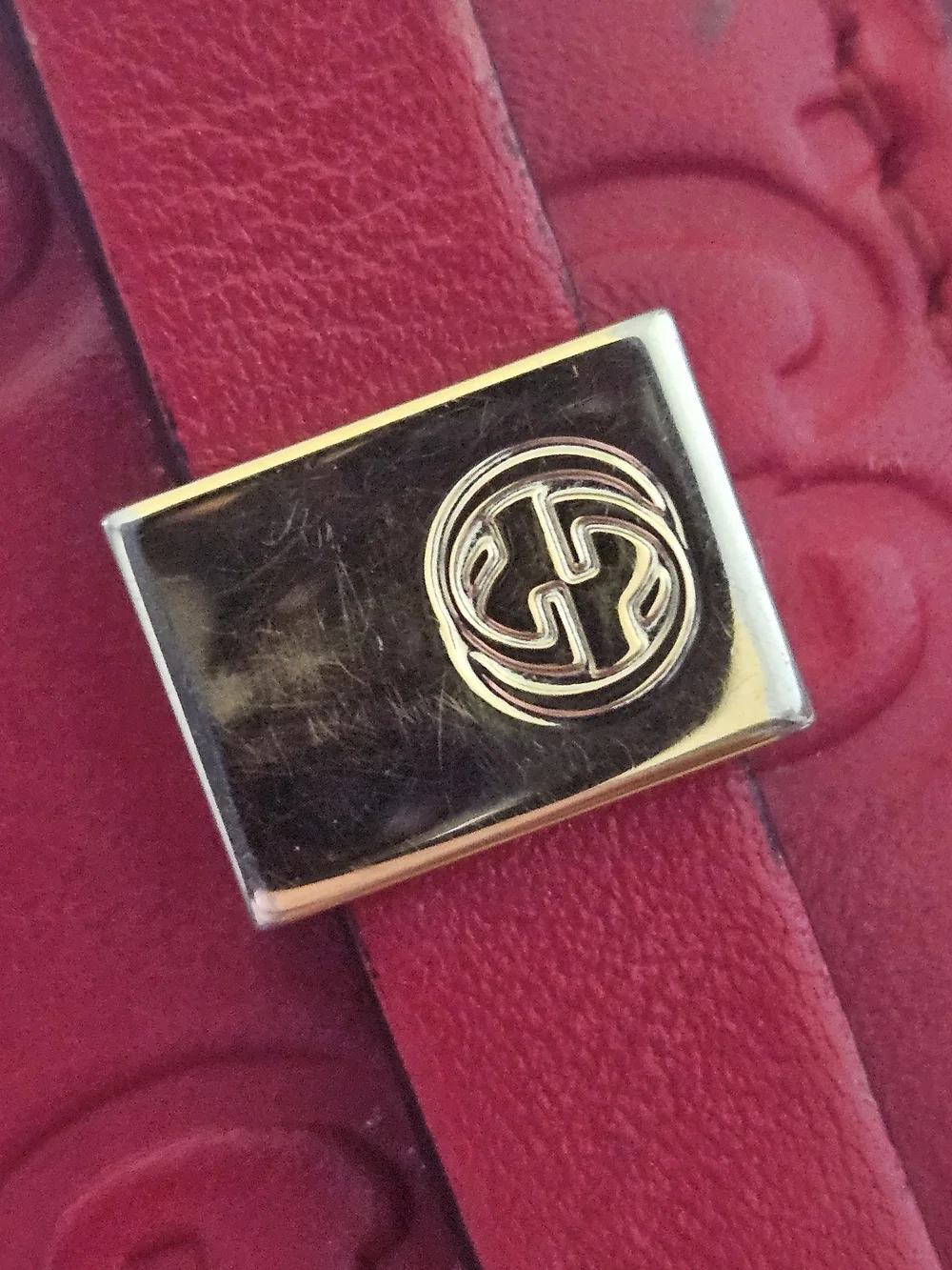 Embossed Interlocking Logo Red Wallet With COA - Picture 5 of 13